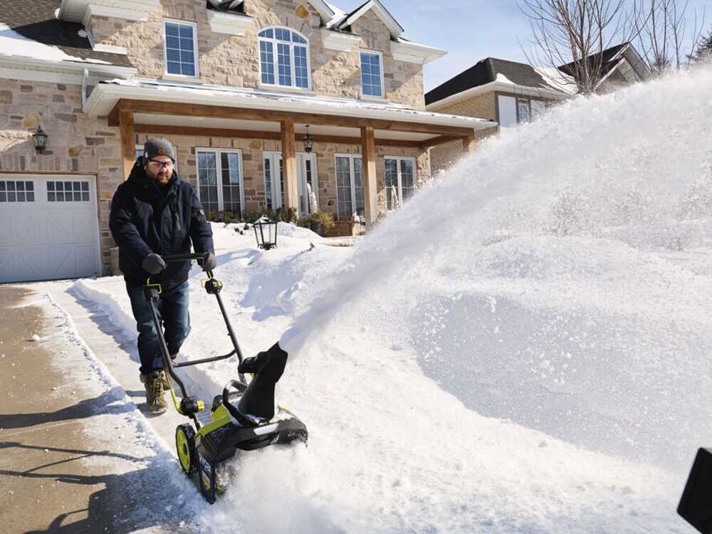 ryobi ry36stx45a 140 fraise à neige à batterie max power 36v 4ah Ryobi RY36STX45A-140 - Fraise à neige à batterie - MAX POWER 36V 4Ah