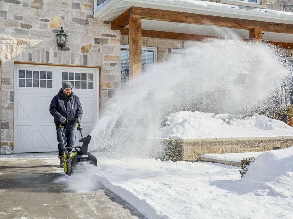 ryobi ry36stx45a 140 fraise à neige à batterie max power 36v 4ah Ryobi RY36STX45A-140 - Fraise à neige à batterie - MAX POWER 36V 4Ah