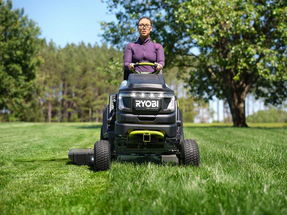 ryobi ry72tmx117 310 tracteur tondeuse à batterie 72v / 3x10ah RYOBI RY72TMX117-310 - Tracteur tondeuse à batterie - 72V / 3x10Ah