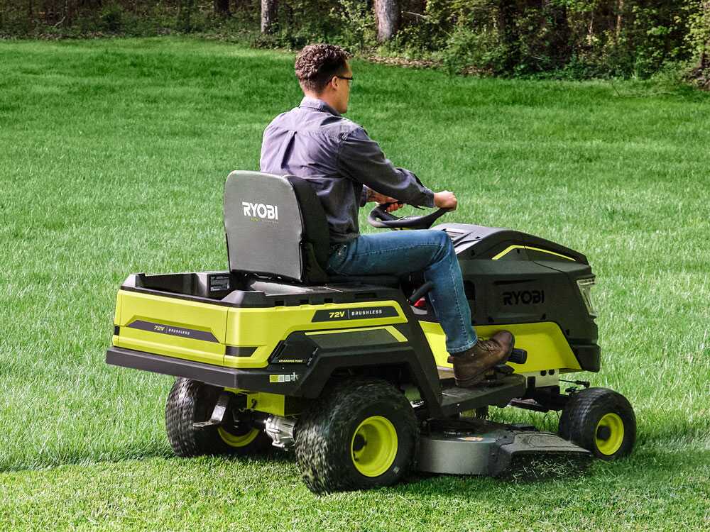 ryobi ry72tmx117 310 tracteur tondeuse à batterie 72v / 3x10ah RYOBI RY72TMX117-310 - Tracteur tondeuse à batterie - 72V / 3x10Ah