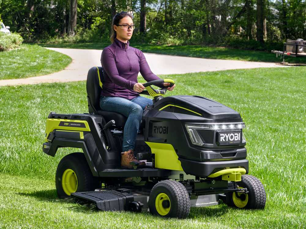 ryobi ry72tmx117 310 tracteur tondeuse à batterie 72v / 3x10ah RYOBI RY72TMX117-310 - Tracteur tondeuse à batterie - 72V / 3x10Ah
