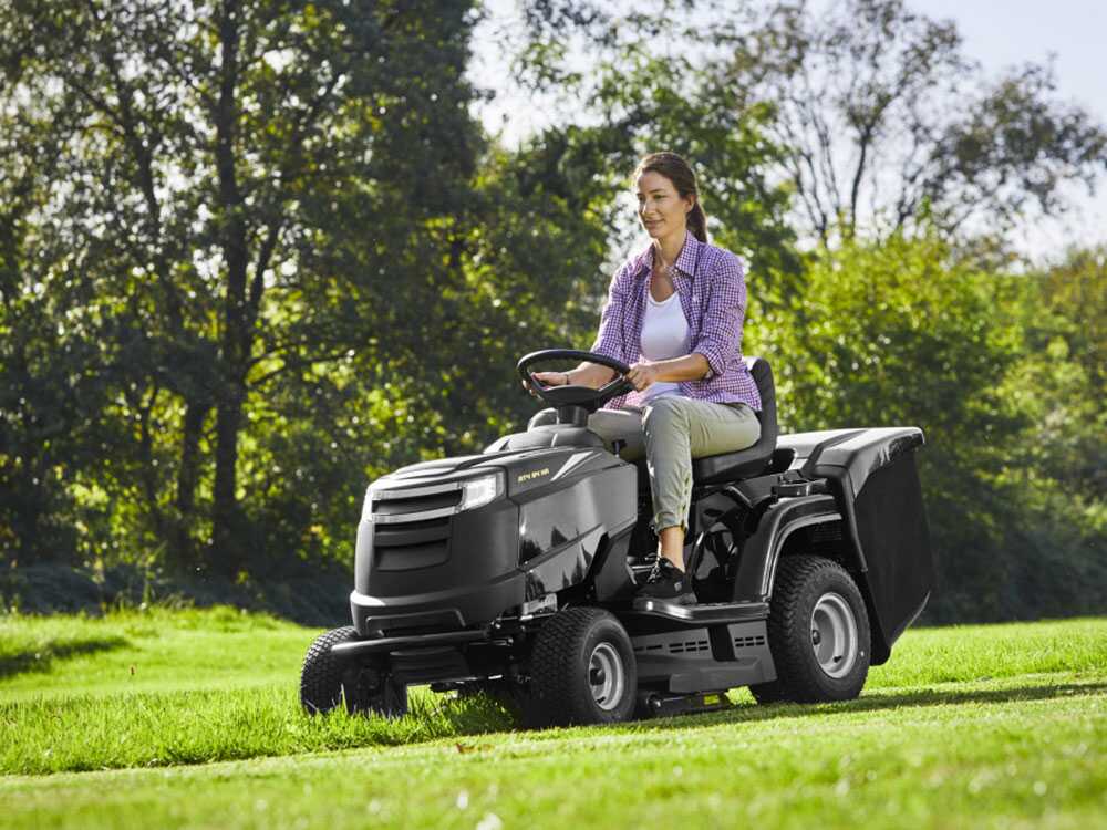 tracteur tondeuse alpina at4 84 ha bac de ramassage boîtier hydrostatique moteur stiga st 400 Tracteur tondeuse Alpina AT4 84 HA - Bac de ramassage - Boîtier hydrostatique - Moteur STIGA ST 400